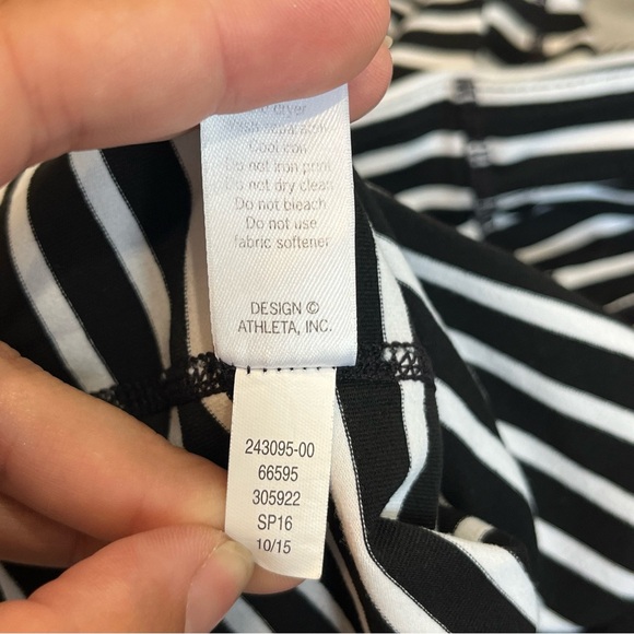 ATHLETA Chaturanga Capri Leggings Black White Striped Size Medium - Picture 8 of 8